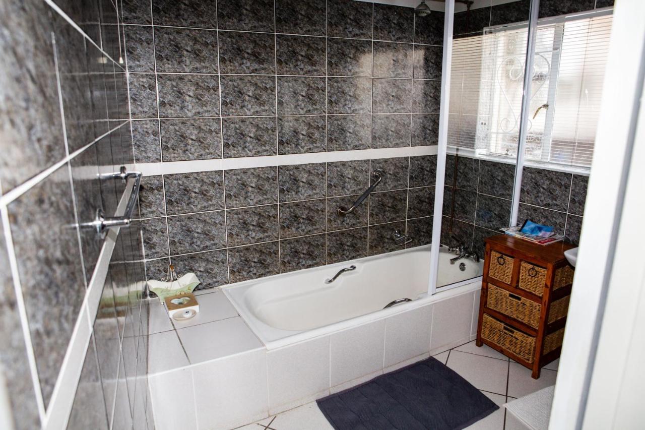 Woodpecker Guesthouse Ficksburg Zewnętrze zdjęcie